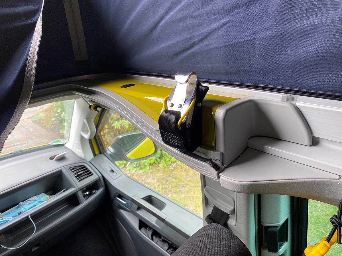 KURT für'n Gurt Sicherung vom Fanghaken im Aufstelldach vom VW California Beach T6