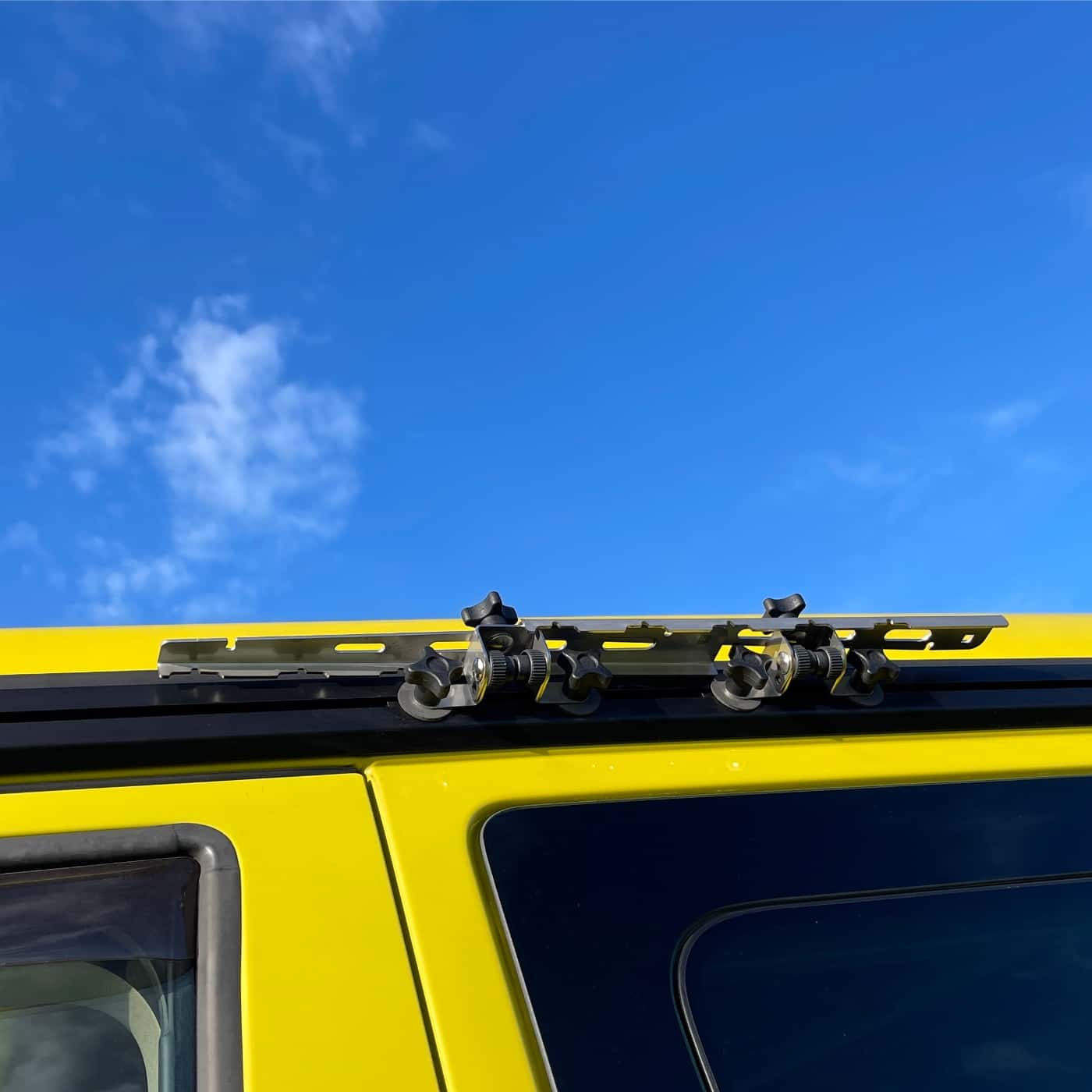 Darf eingeklappt am Bus bleiben: VANZEIT ® Wäscheleine