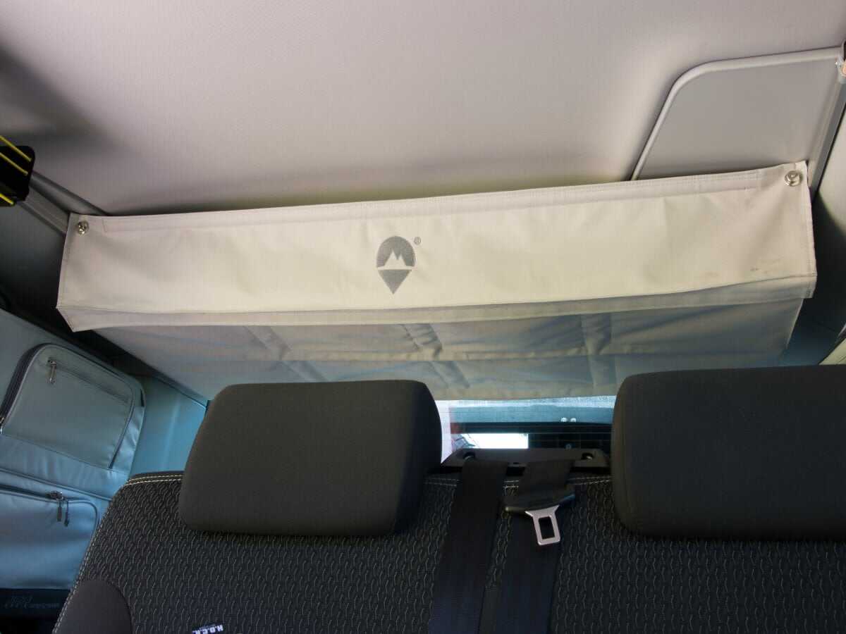 VW California Beach Dachschrank mit 73 Liter Volumen unter dem Aufstelldach