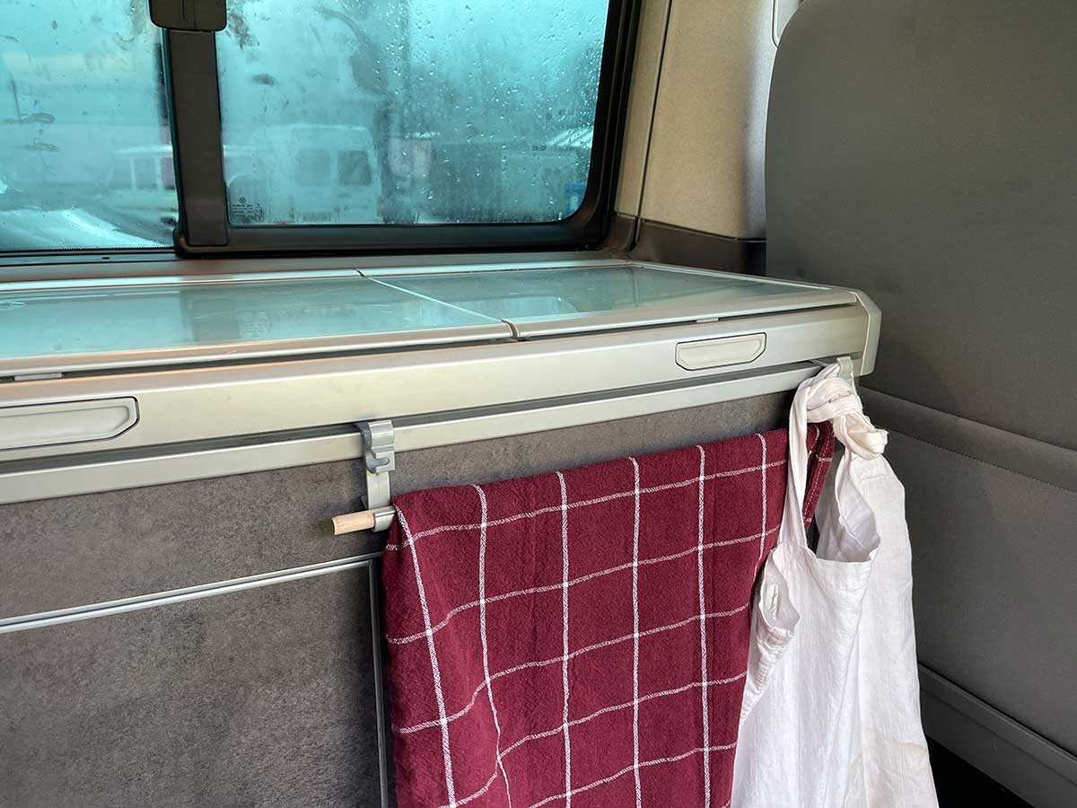 HÄLTWAS Handtuchhalter und Haken an VW Bus California Küchenzeile