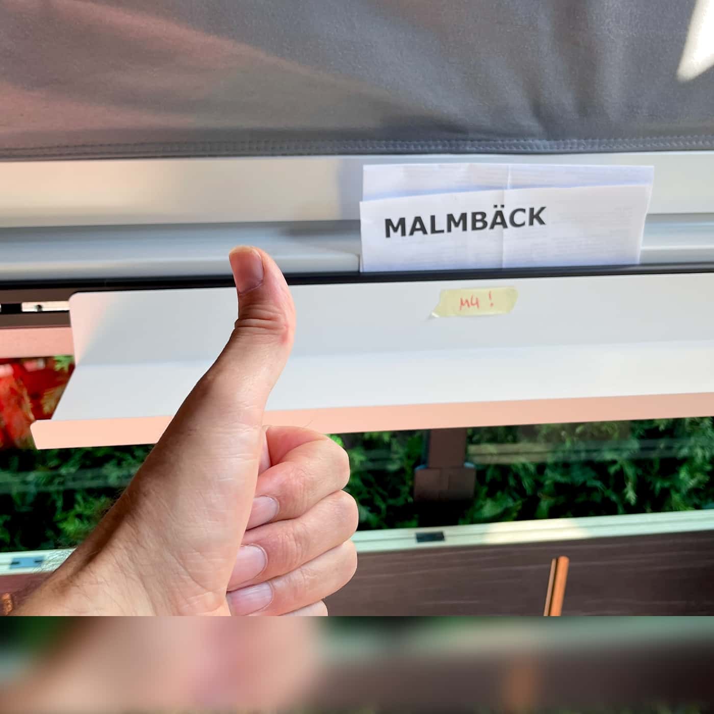 IKEA Malmbäck Picture Ledge on VANZEIT ® VANRAIL